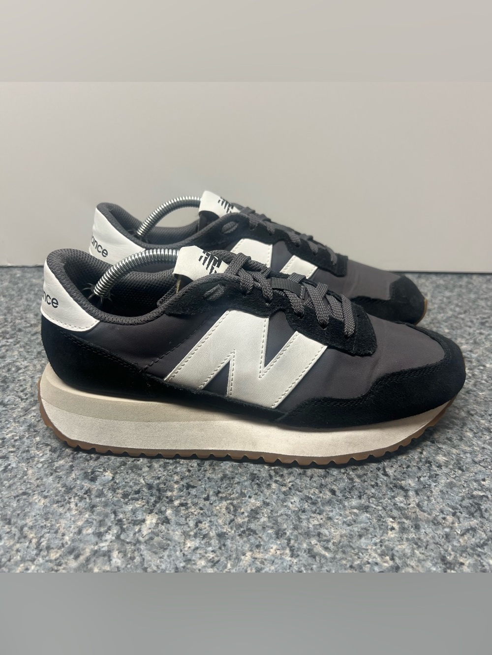 New Balance 237v1 Running Shoes Sneakers Black Gray Suede | Women’s Size 7.5